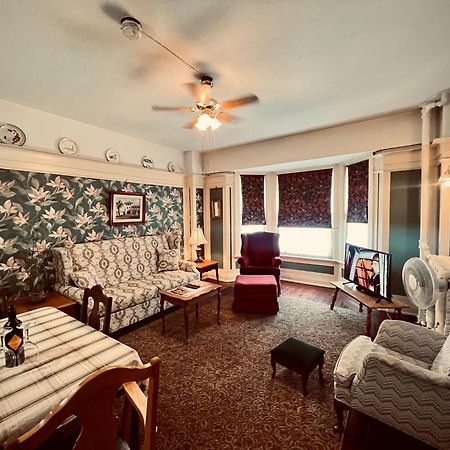 Arundel Mansions Hotel Нью-Вестминстер Экстерьер фото