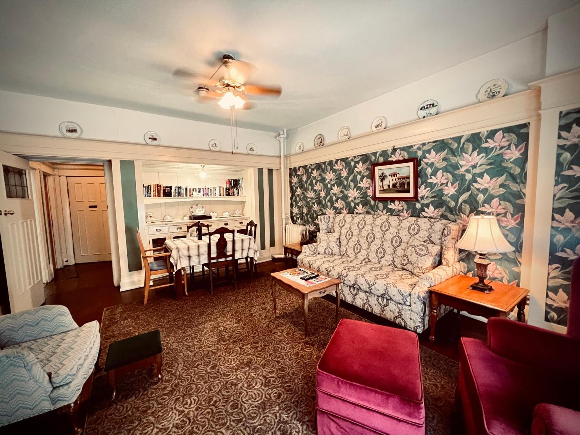 Arundel Mansions Hotel Нью-Вестминстер Экстерьер фото