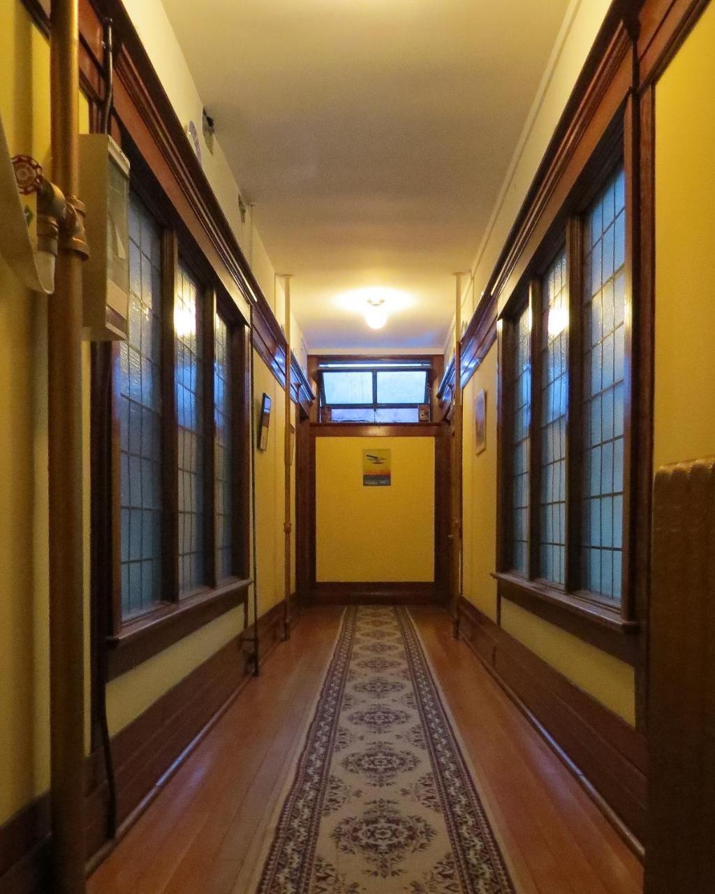 Arundel Mansions Hotel Нью-Вестминстер Экстерьер фото